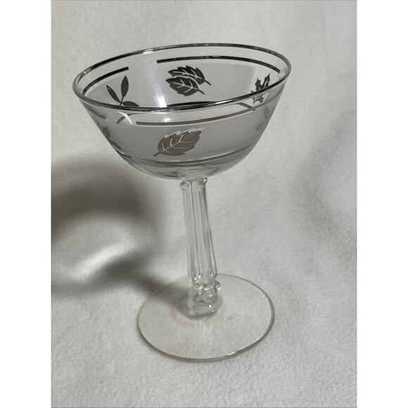 Set of 2 Libbey Glass Company Silver Leaf Frosted Champagne Coupe Glasses - Picture 2 of 5